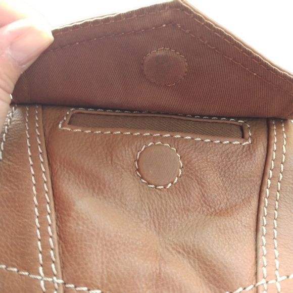 Vintage Wilson's Leather Tan-White Stitch Pocketed Magnetic/Zip Shoulder Purse - Picture 3 of 9